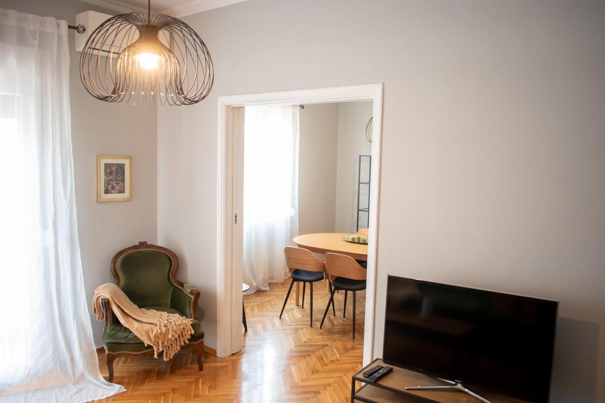 Apartment Vresthenis Atene Esterno foto