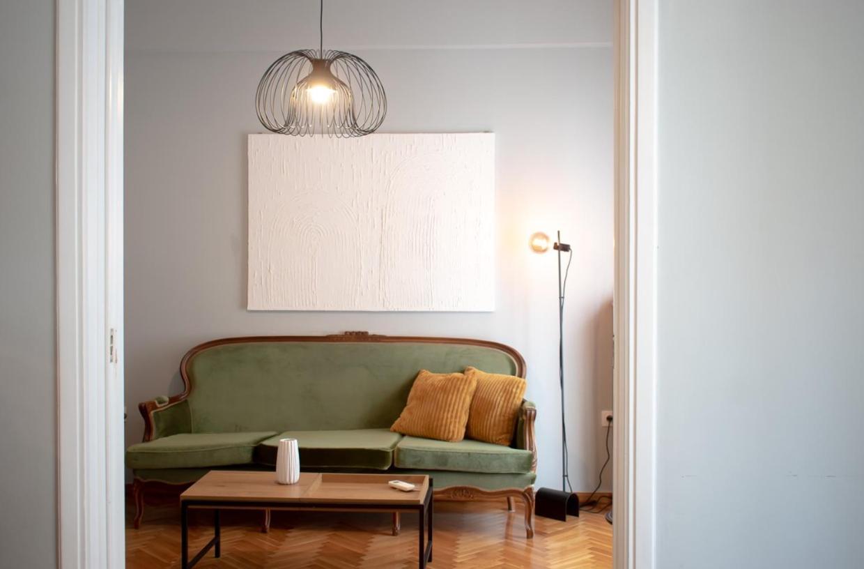 Apartment Vresthenis Atene Esterno foto