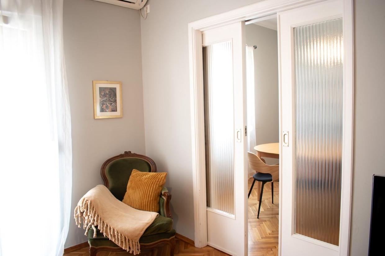 Apartment Vresthenis Atene Esterno foto